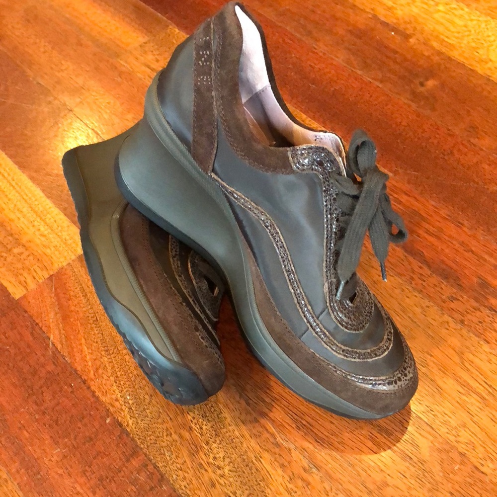 SALE • Italian Wedge - Perfect Condition